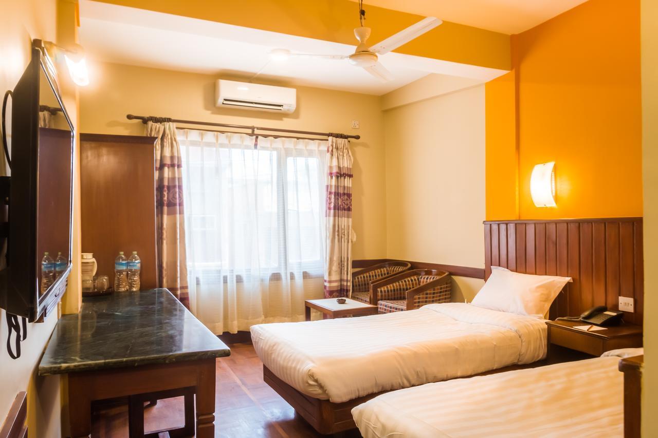 Little Nepal Inn Катманду Экстерьер фото