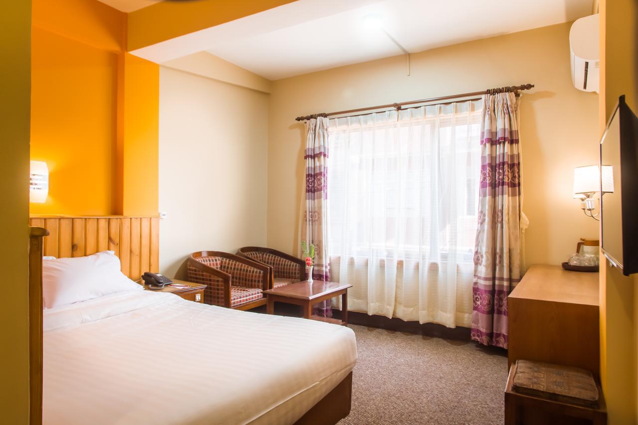Little Nepal Inn Катманду Экстерьер фото