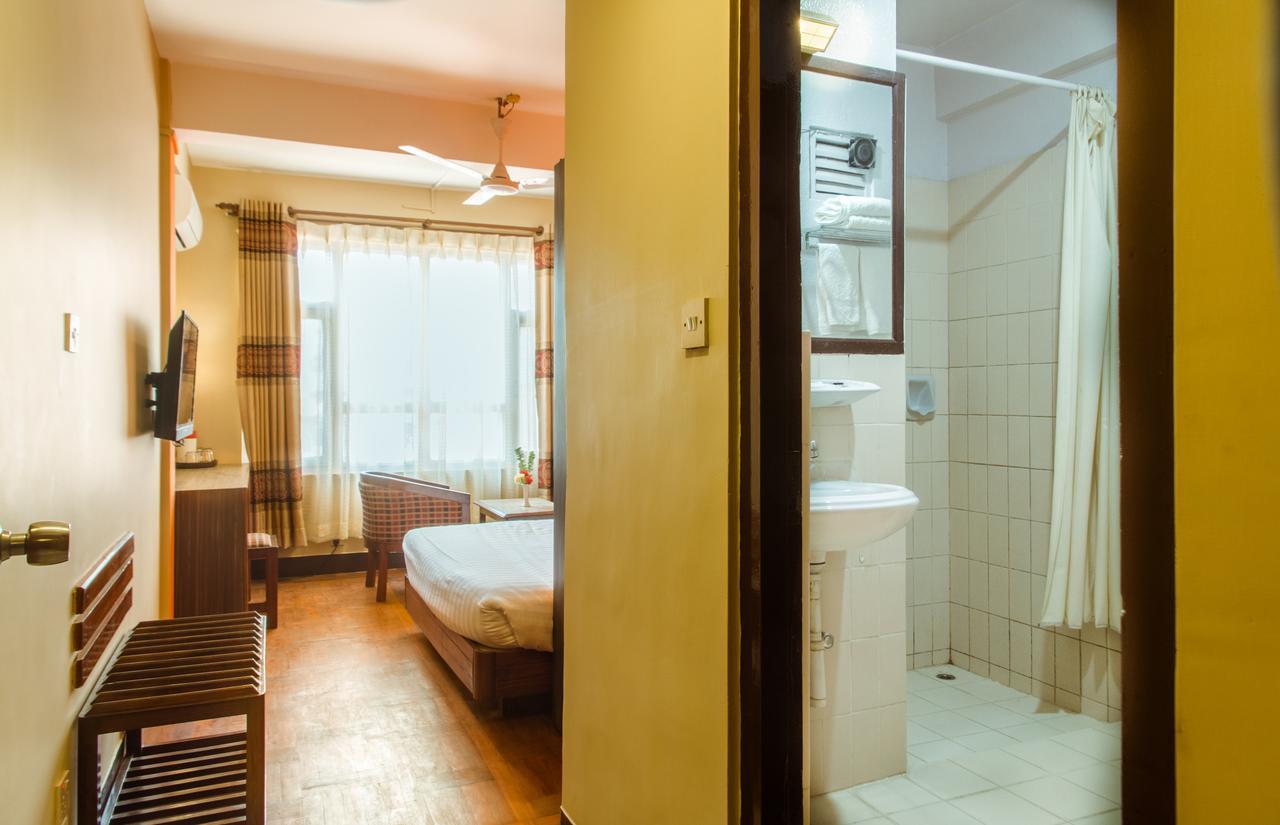 Little Nepal Inn Катманду Экстерьер фото