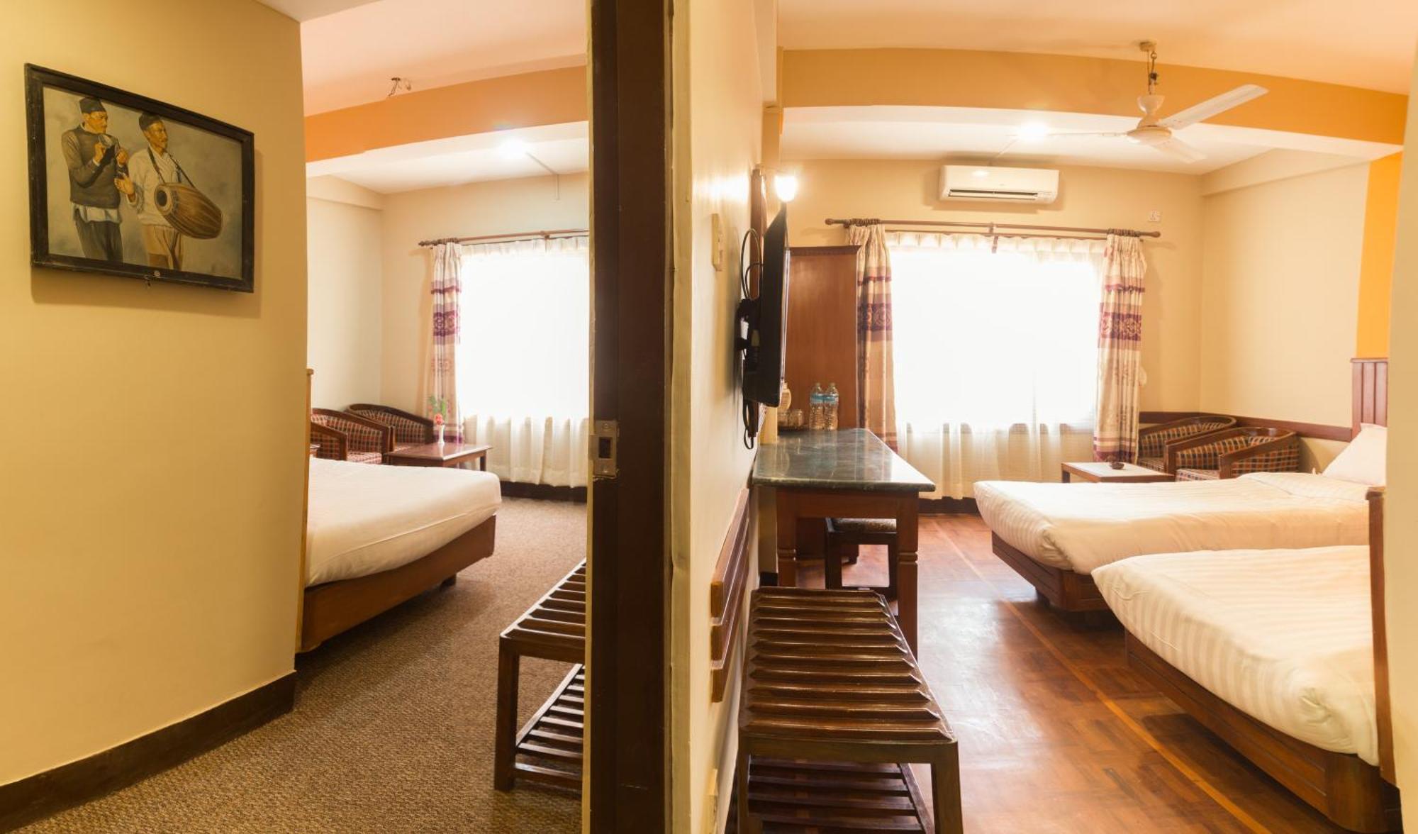 Little Nepal Inn Катманду Экстерьер фото