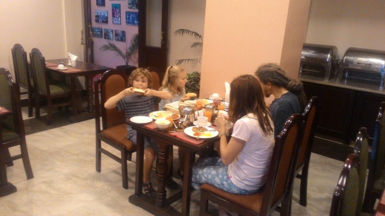 Little Nepal Inn Катманду Экстерьер фото